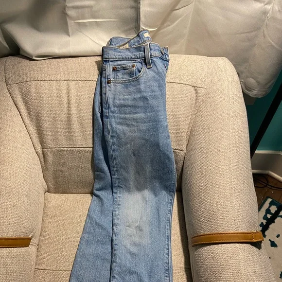 Levi’s Classic Light blue straight-fit cropped jeans. Wore it just two times:) - Picture 2 of 3